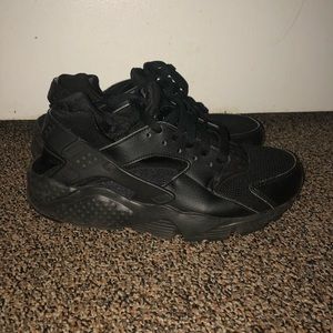All Black Nike Huaraches